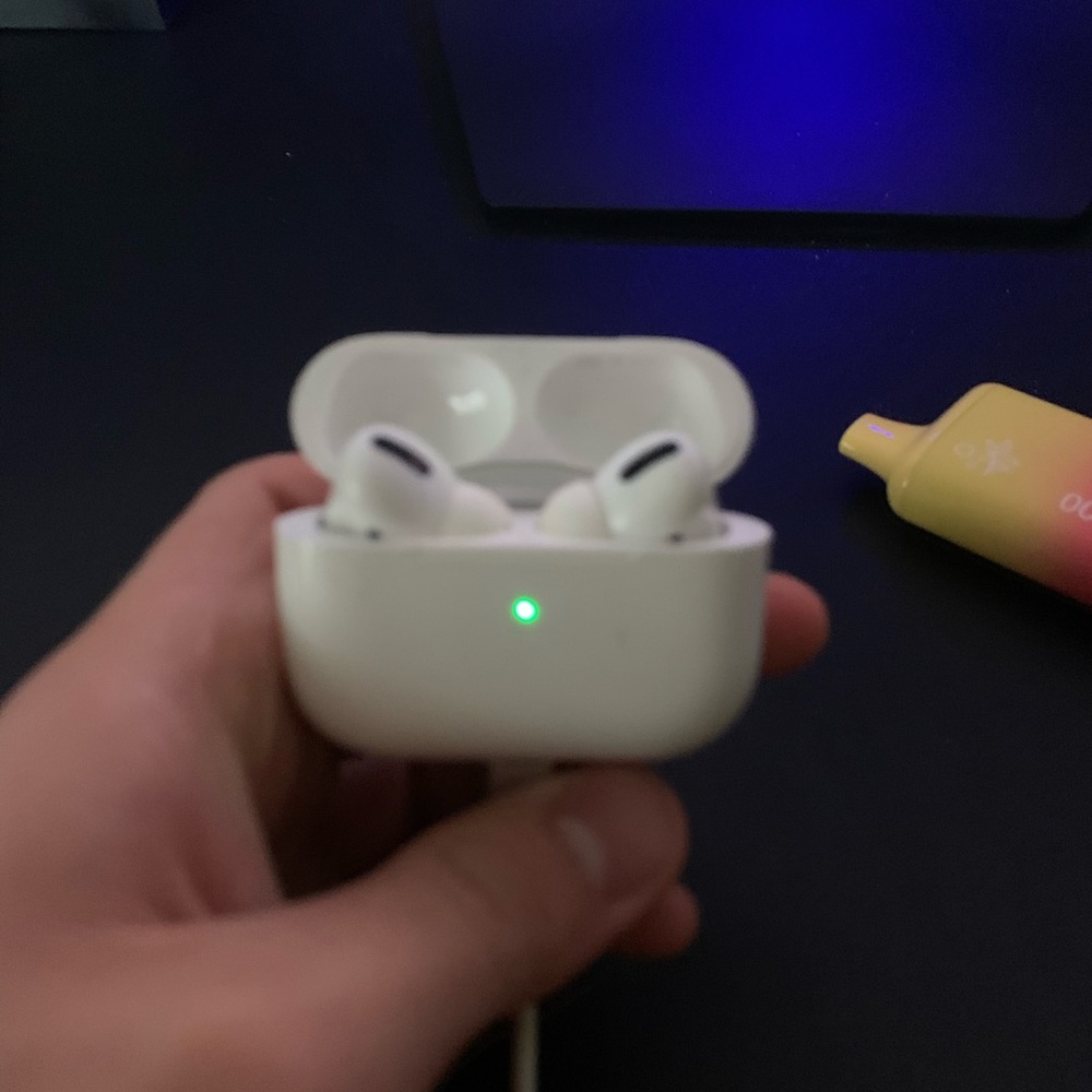 Apple AirPods Gen 2- slight sound issue with the left